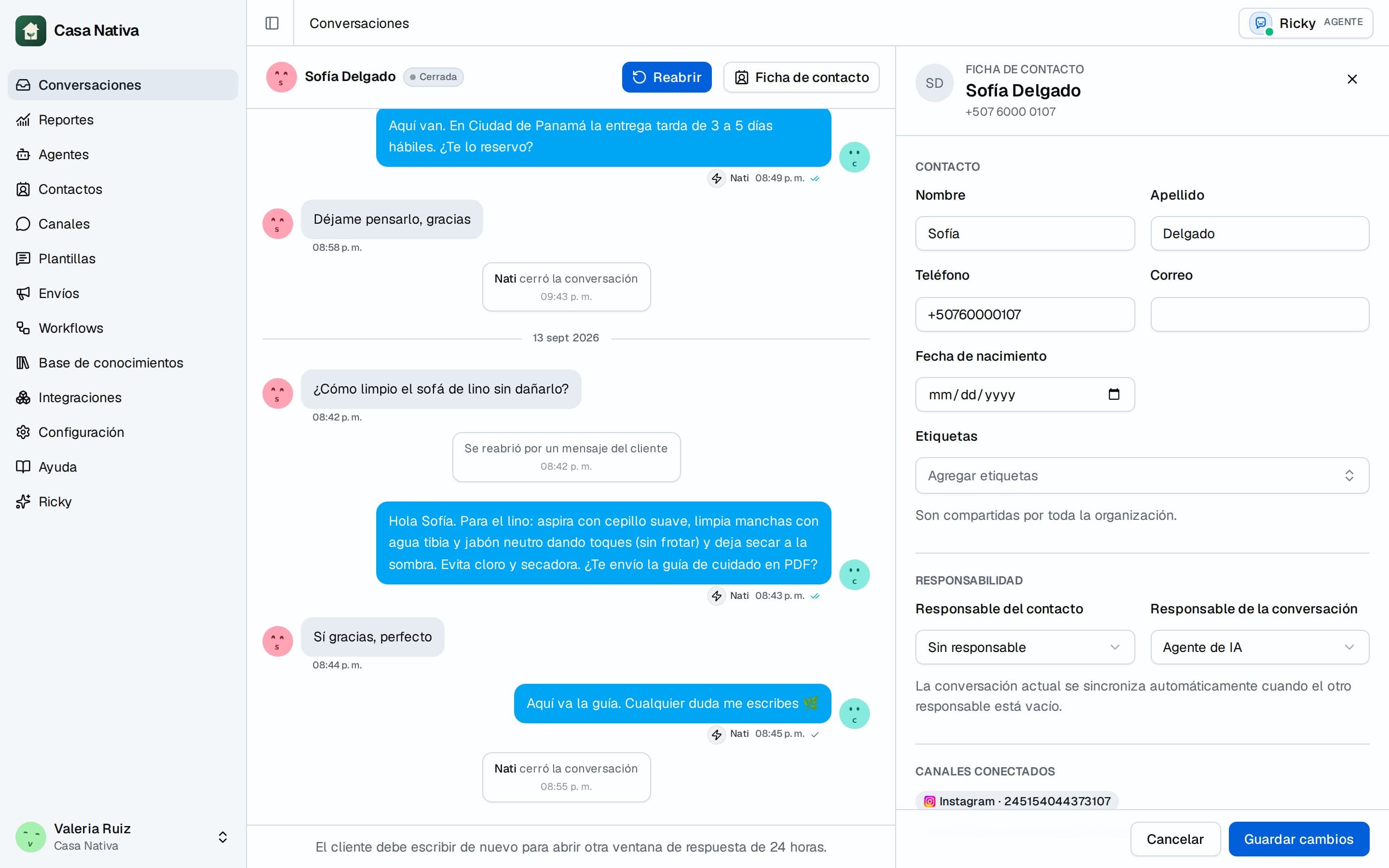 Conversación con la ficha del contacto abierta al lado, con el responsable del contacto y el de la conversación