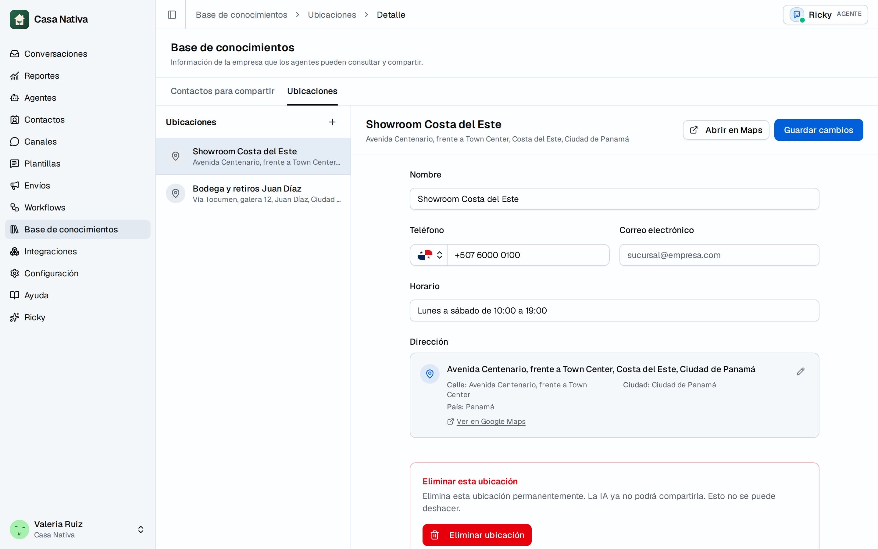 Base de conocimientos con las ubicaciones de la empresa: el showroom y la bodega, con dirección y horario